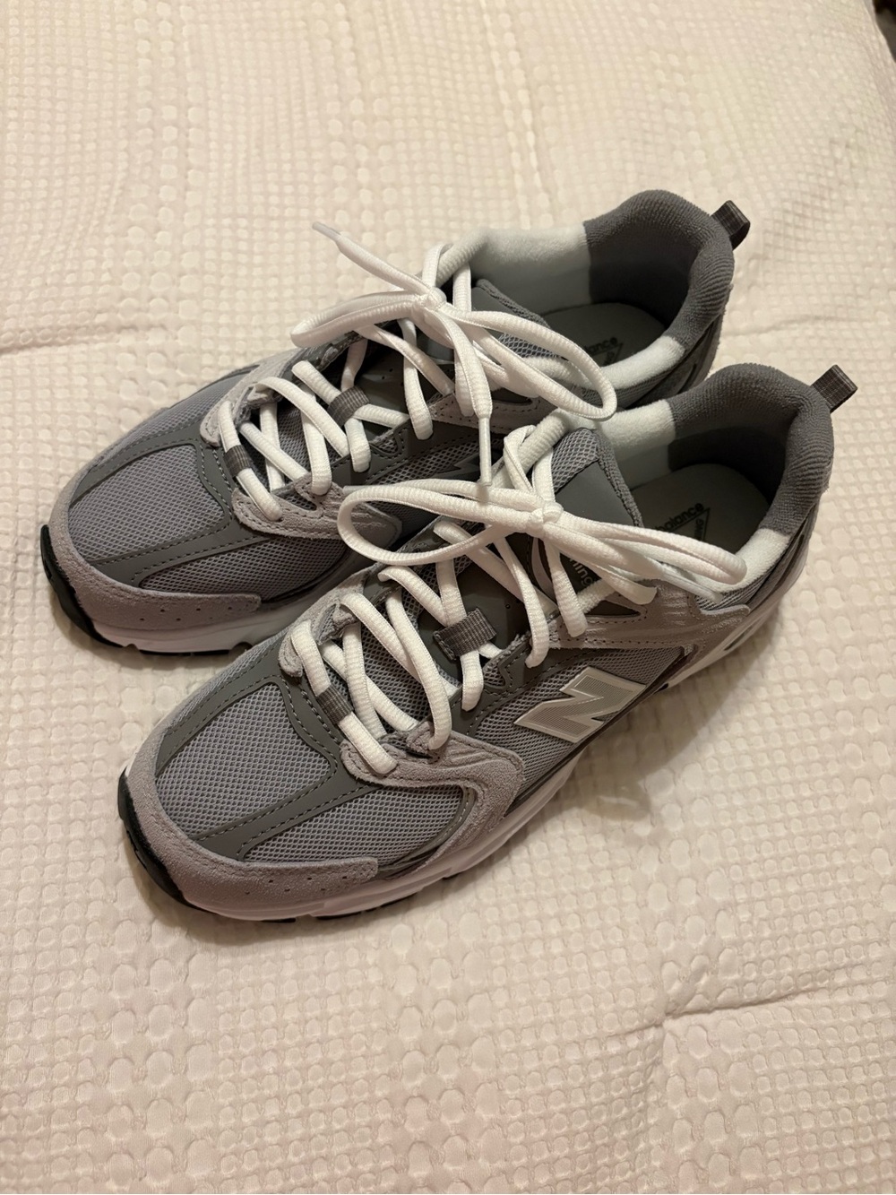NWOT New Balance Women’s Gray and White Lace-Up Athletic Sneakers - Picture 2 of 5
